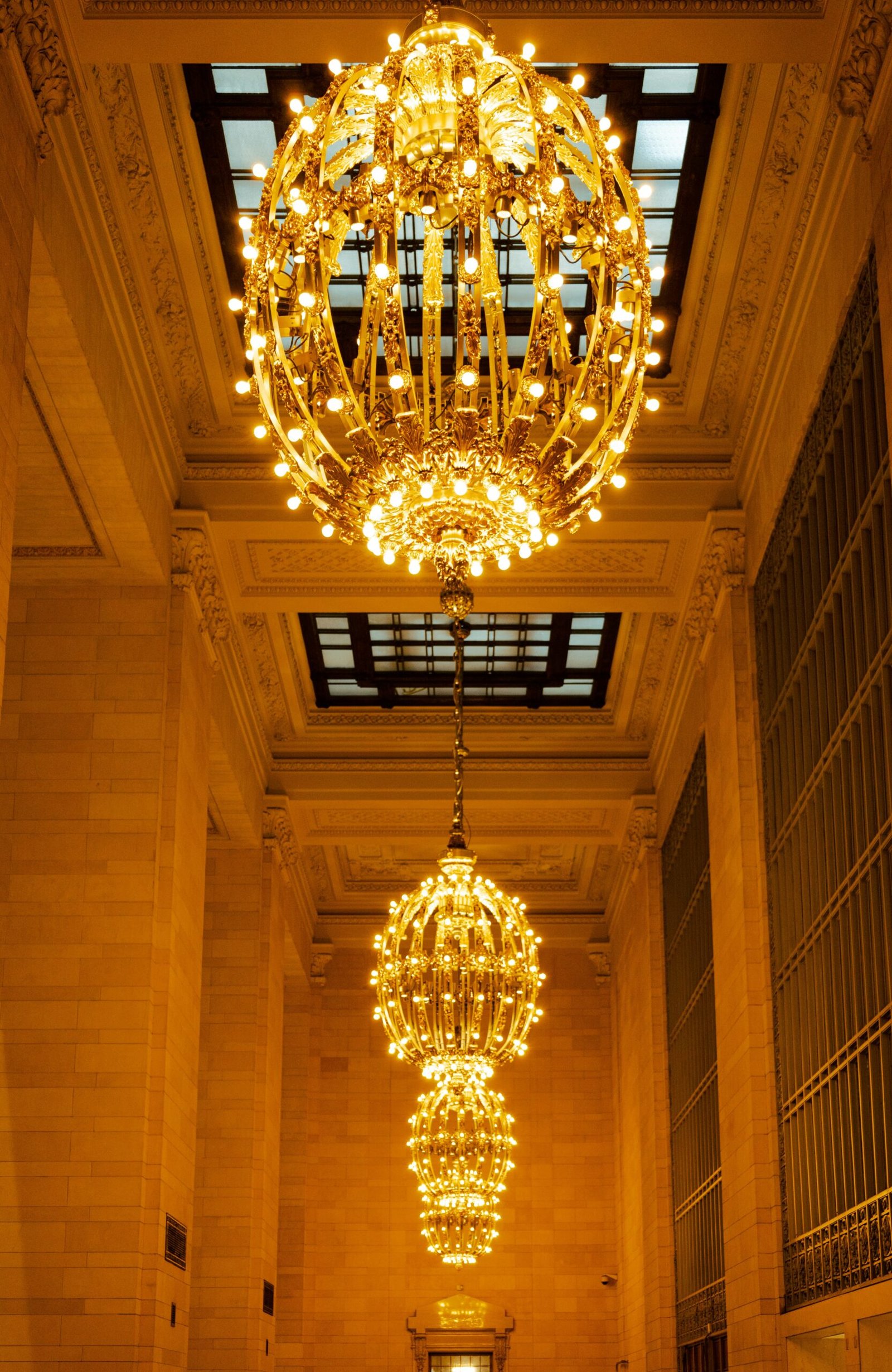 Luxury boutique board retreat in a historic New York hall with 2026 event technology.